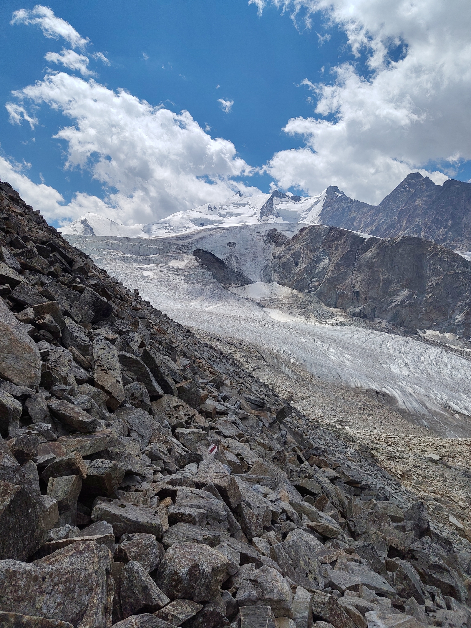 <a href='/hi/jeroen' class='caption'>» jeroen 16 July 2026 12:59 Grächen Bordierhütte Klein Bigerhorn </a>
